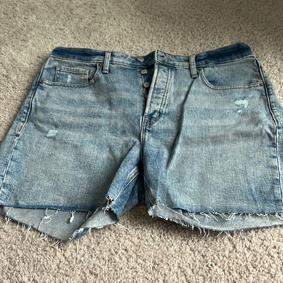 Old navy shorts - Picture 1 of 3
